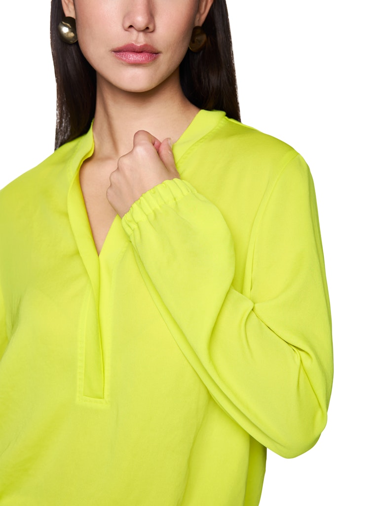 Basic Bluse mit V-Ausschnitt in limoncello