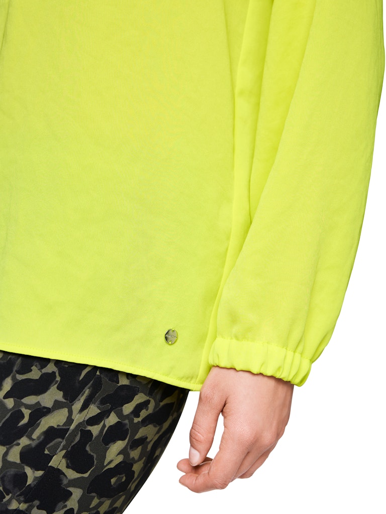 Basic Bluse mit V-Ausschnitt in limoncello