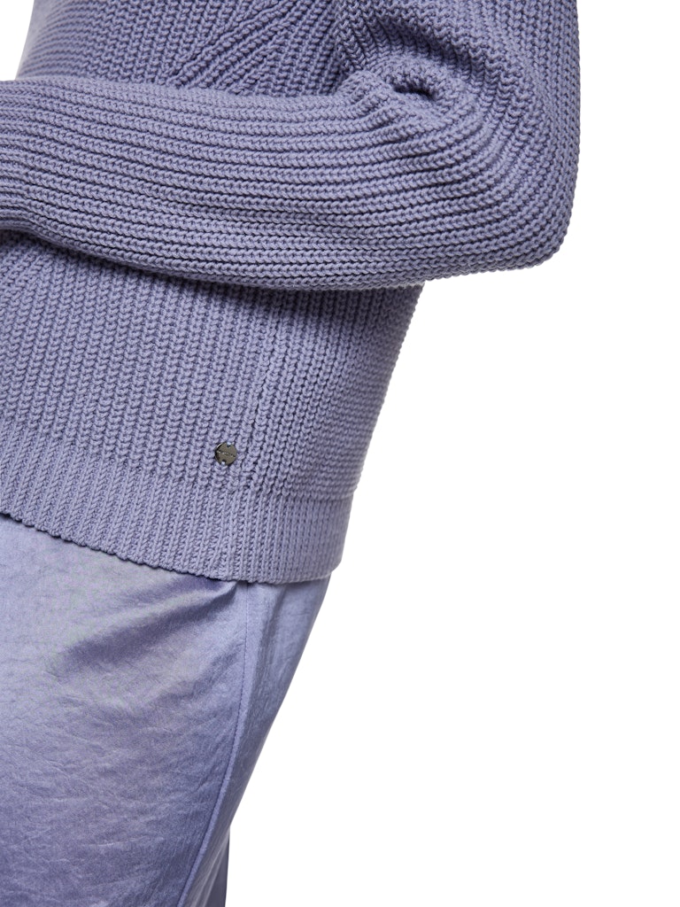 Grobstrick-Pullover in bluish violet Knitted in Germany