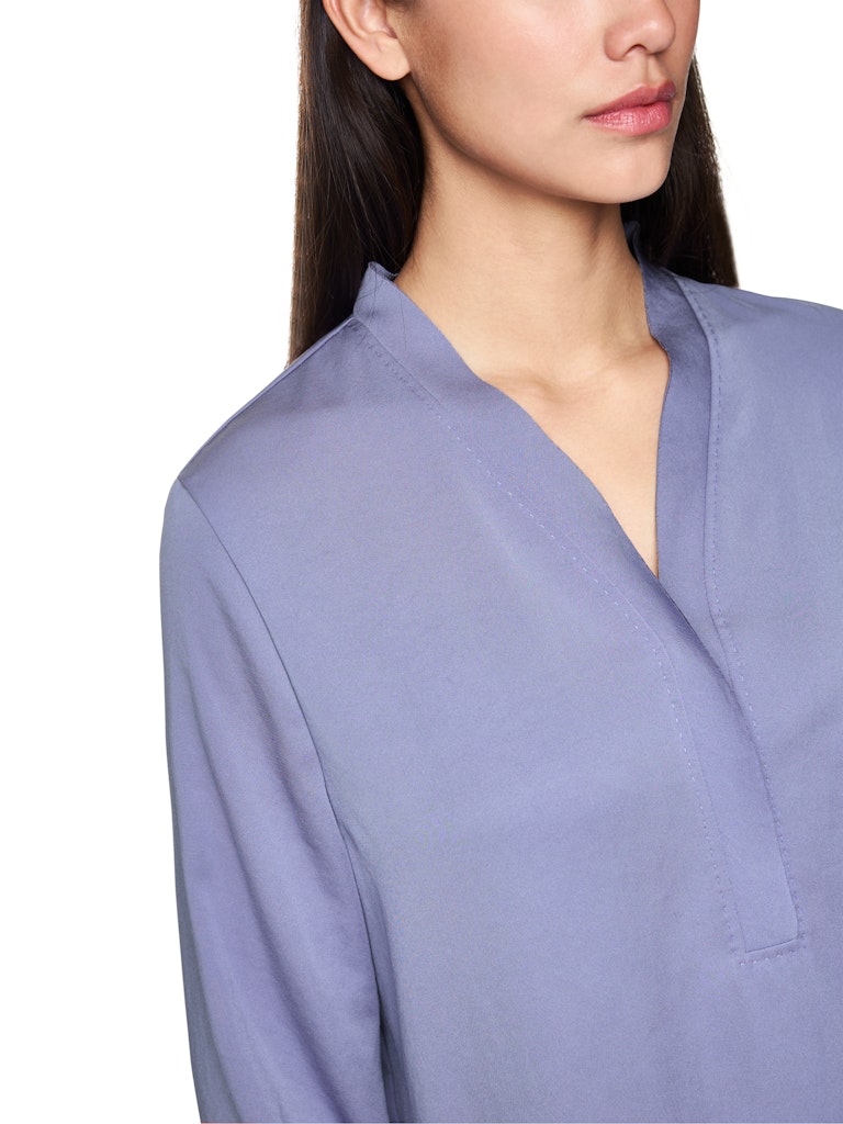 Basic Bluse mit V-Ausschnitt in bluish violet