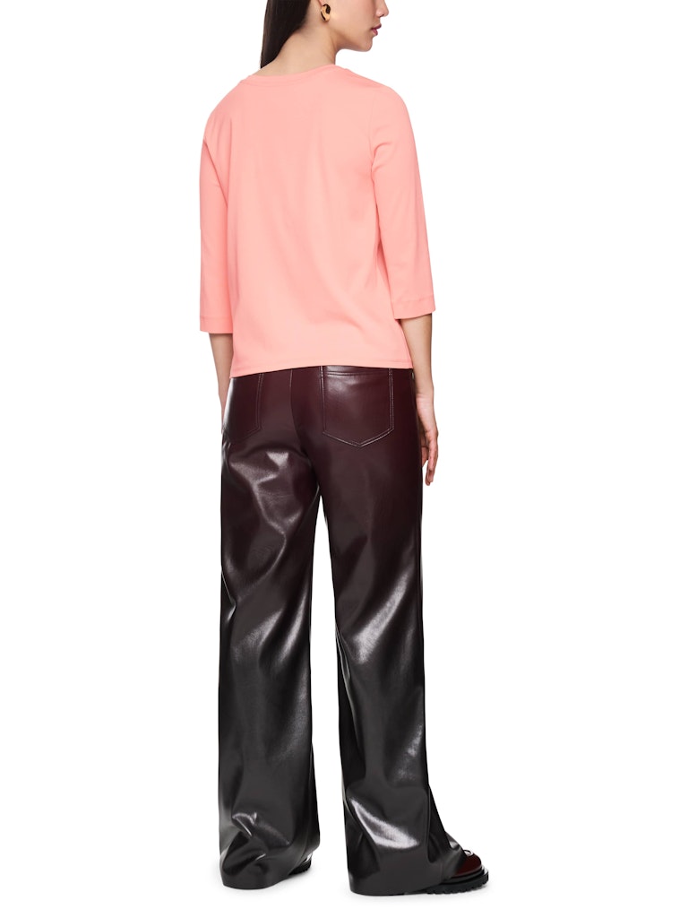 Shirt in koralle mit Details am Kragen