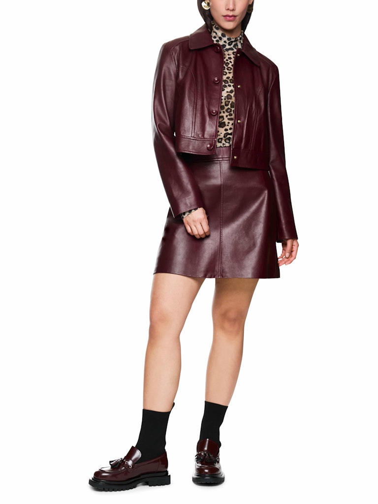 Kurze Lederjacke mit Kragen in bright maroon