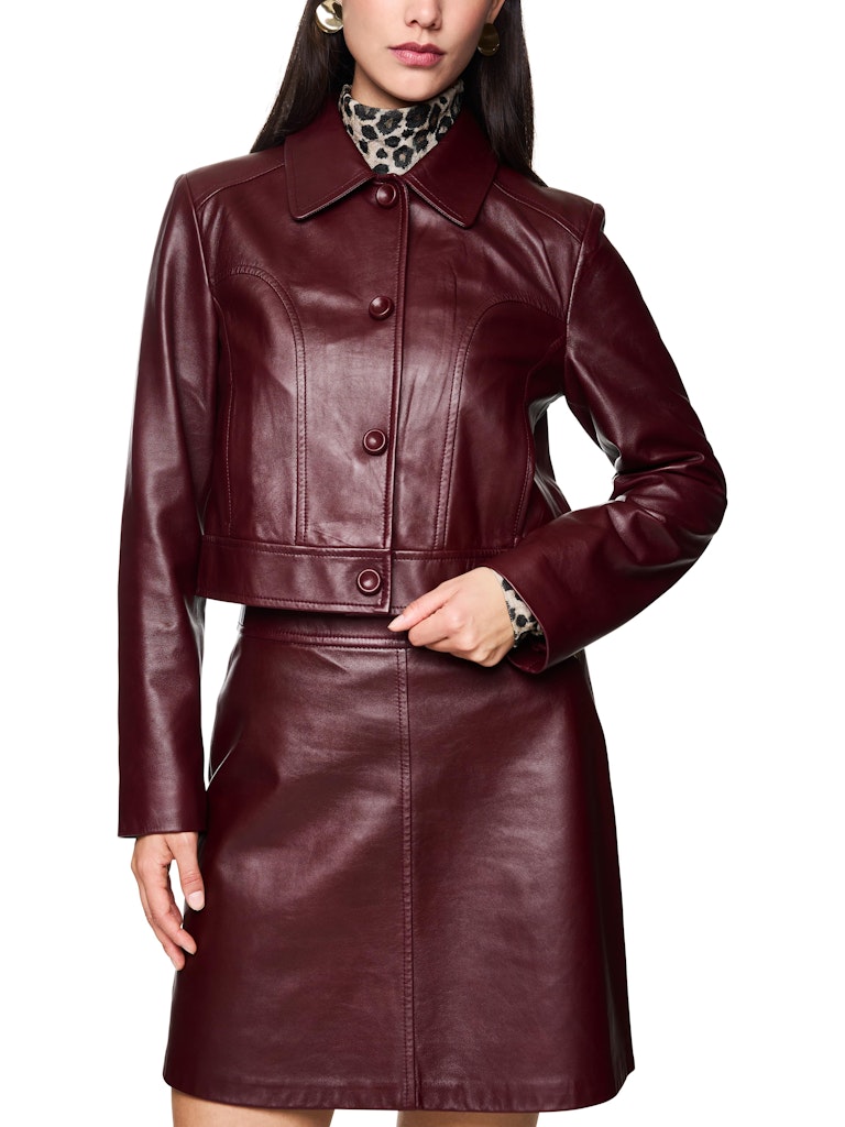 Kurze Lederjacke mit Kragen in bright maroon
