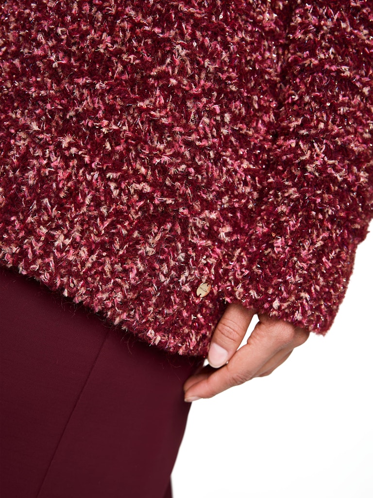 Cardigan mit Wow-Effekt in bright maroon Knitted in Germany