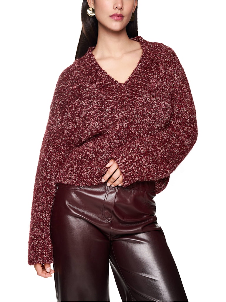 Pullover mit Wow-Effekt in bright maroon Knitted in Germany