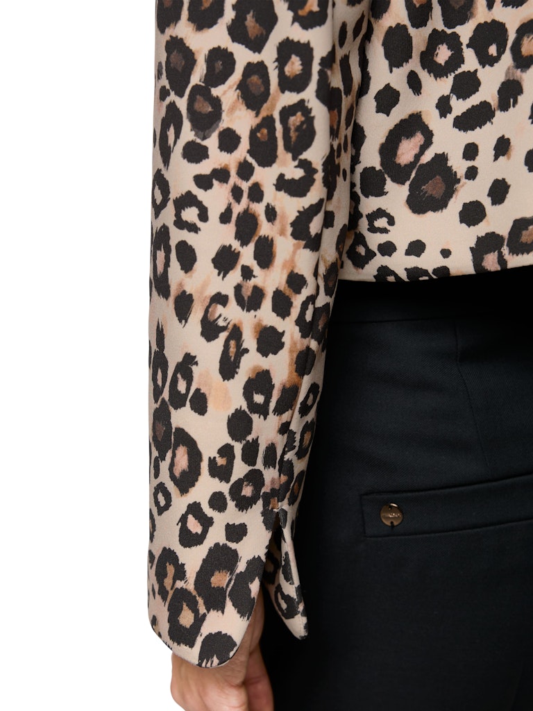 Kurze Scuba Jacke im Leo-Print in soft cappuccino