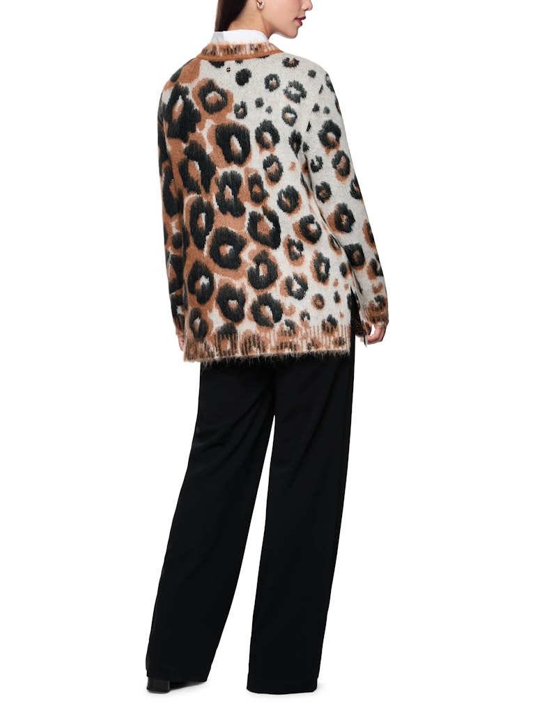 Haariger Leo-Pullover in soft cappuccino Knitted in Germany