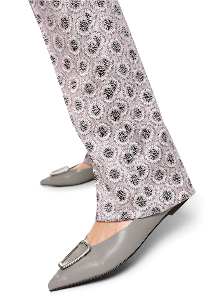 Hose mit Ornamenten in desert taupe Modell FREDERICA
