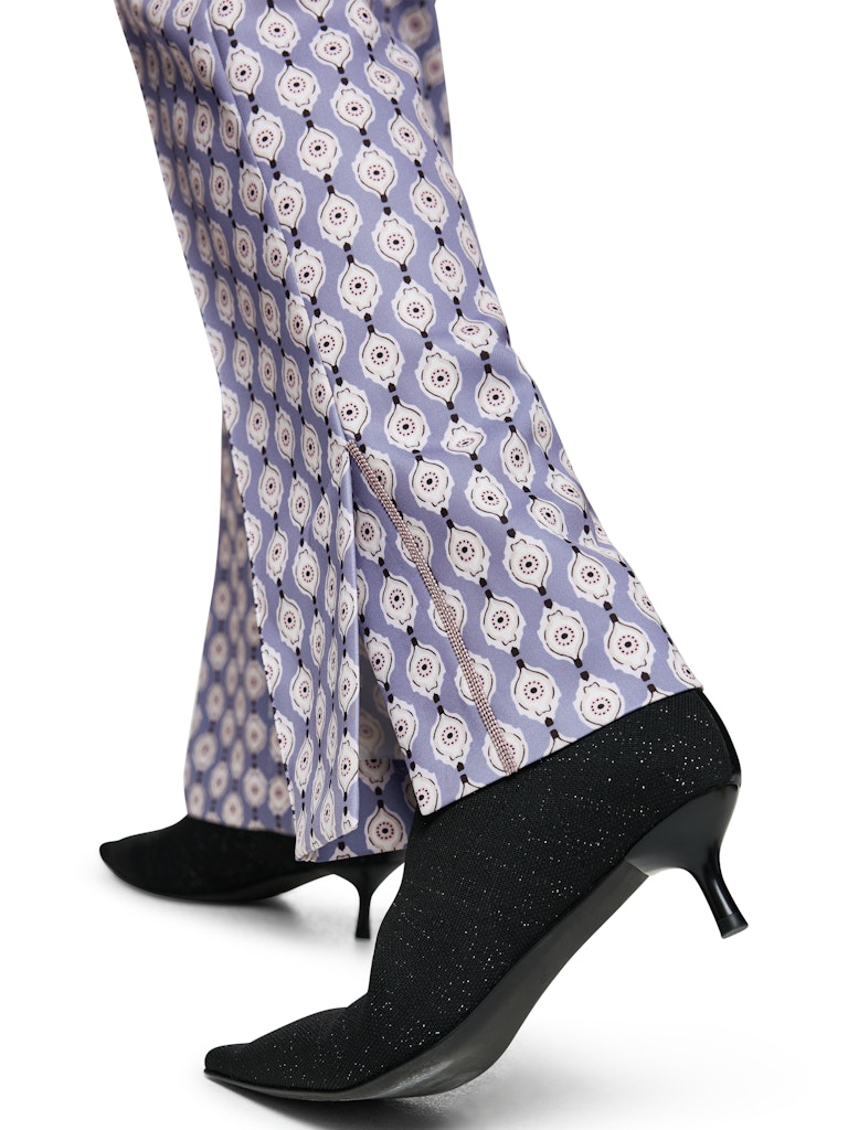 Scuba Hose im Ornament-Print in bluish violet Modell FATSA