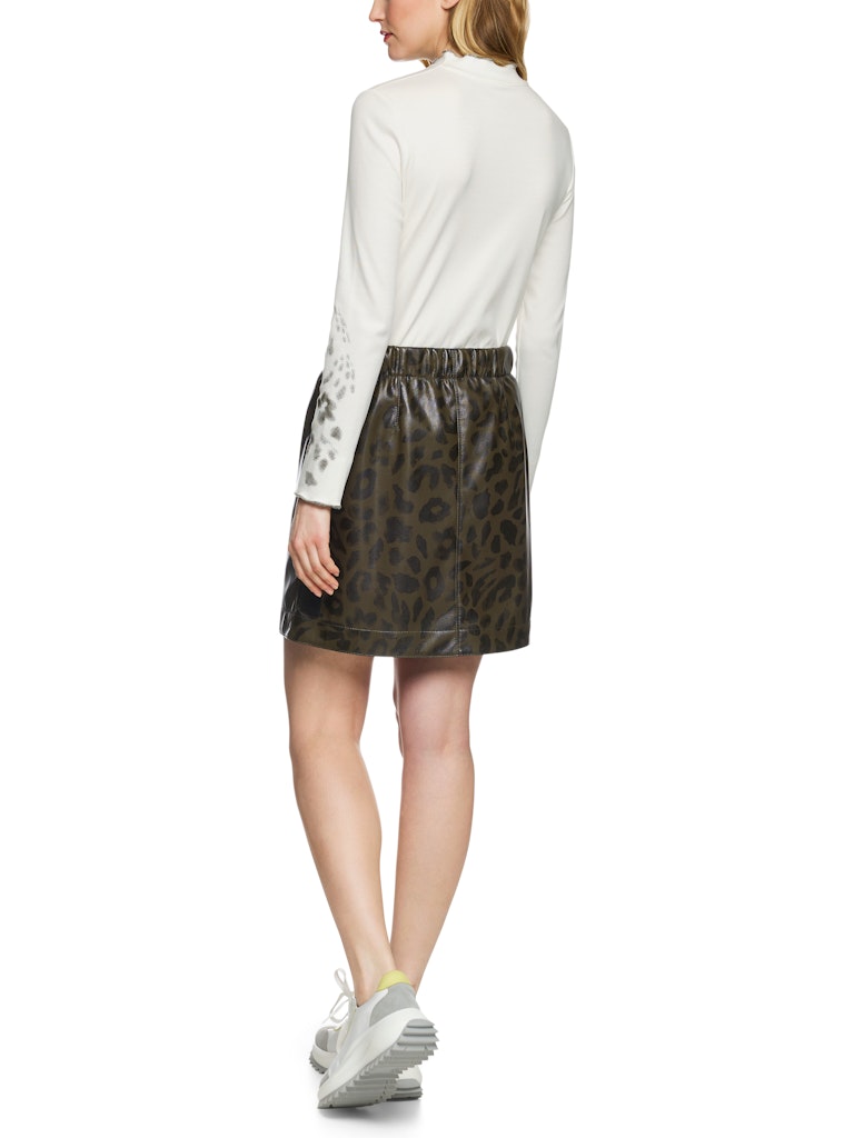 Shirt in creme mit Leo Druck