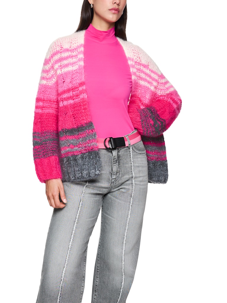 Grobstrickjacke im Farbverlauf in pink Knitted in Germany