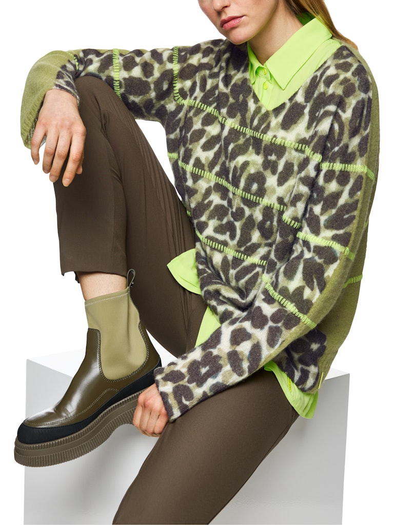 Leo-Pullover in soft olive Knitted in Germany