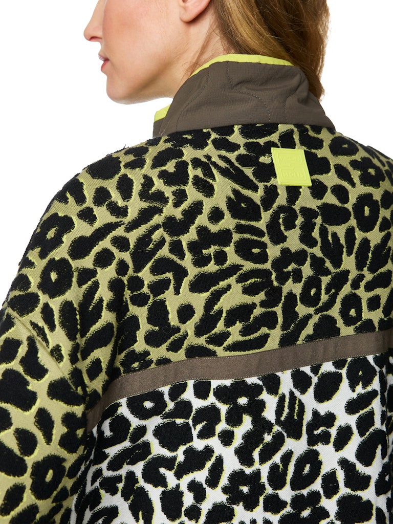 Sportlicher Pullover in olive mit 3D-Effekt-Strick