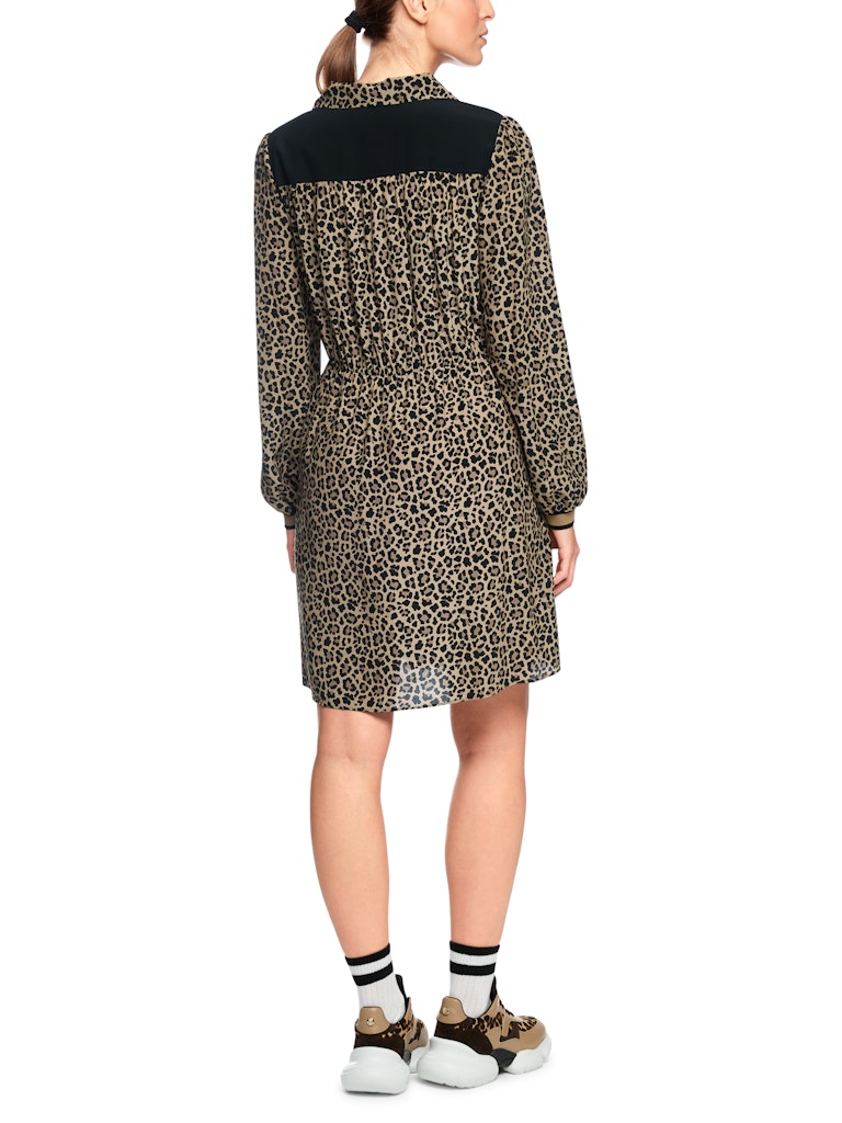 Viskosekleid mit Leoprint und Raffdetail in milk coffee
