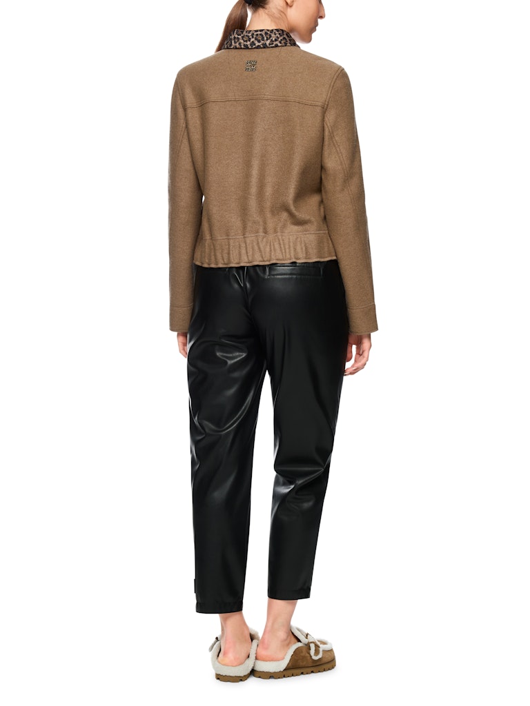 Walk-Jacke in milk coffee mit Leo Details