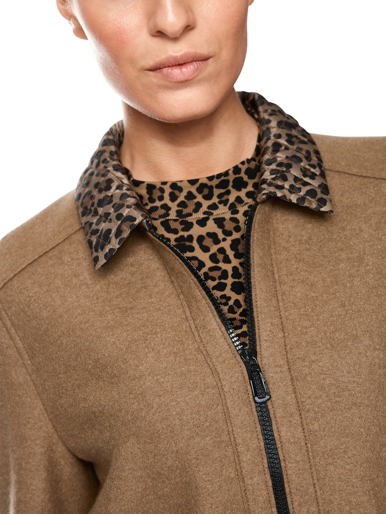 Walk-Jacke in milk coffee mit Leo Details