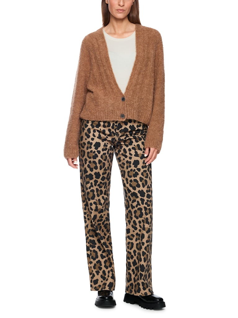 Nahtlose Strickjacke in milk coffee – "Knitted in Germany"