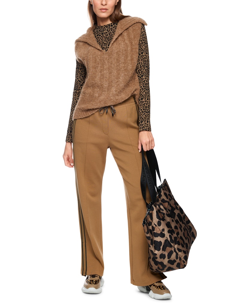 Kragen-Pullunder in milk coffee – Knitted in Germany