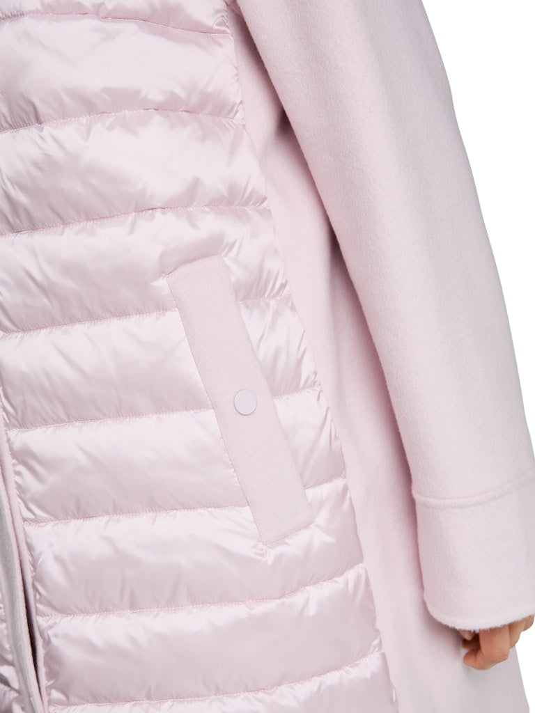 Outdoor Mantel in soft lilac mit Wattierung