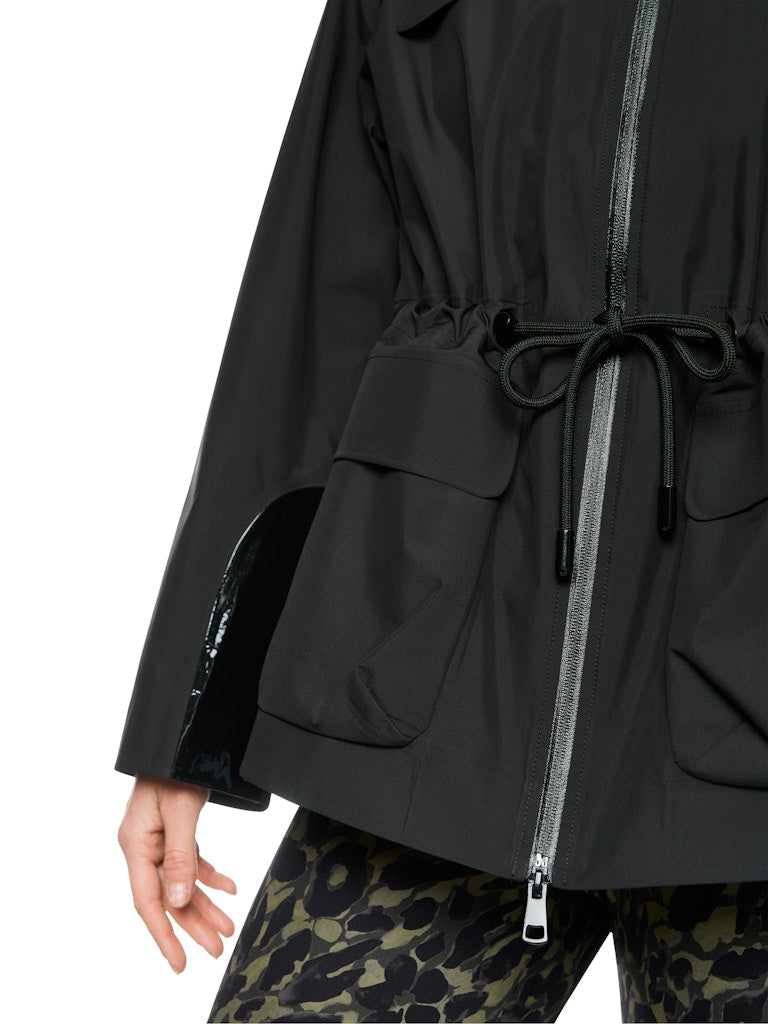Outdoor Jacke in schwarz mit Kordelzug