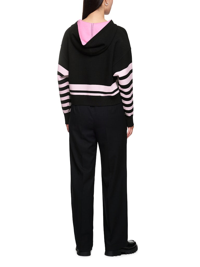 Wendbarer Strickpullover in schwarz und soft lilac