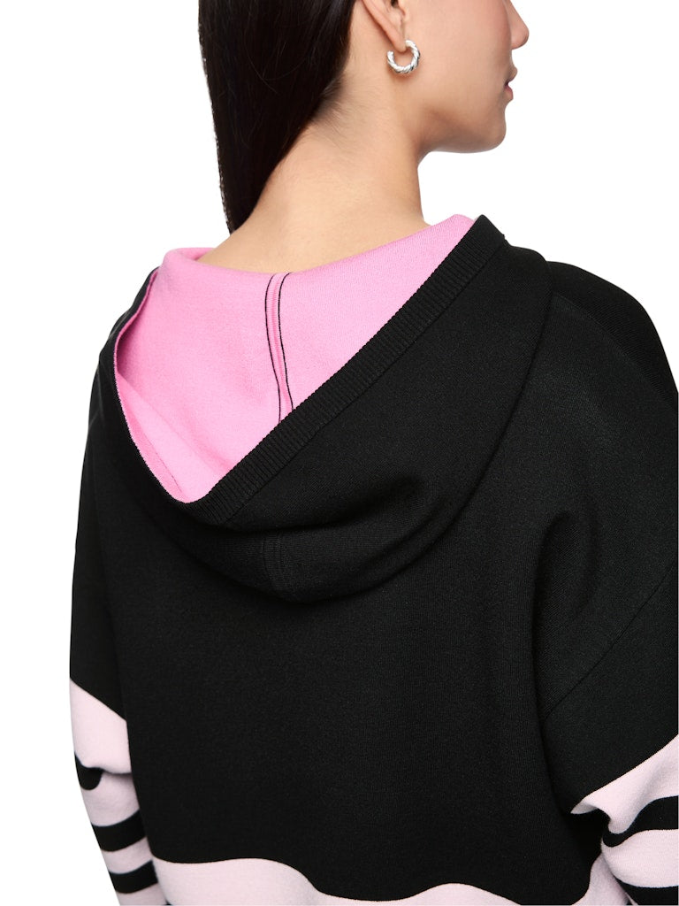 Wendbarer Strickpullover in schwarz und soft lilac