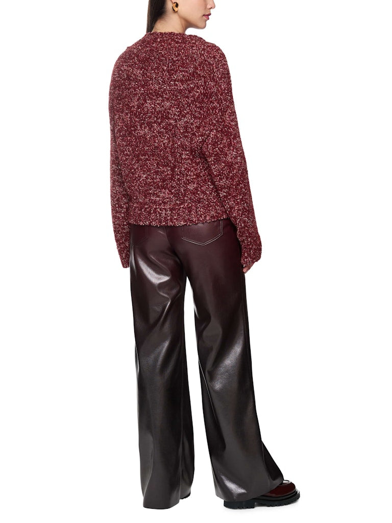 Pullover mit Wow-Effekt in bright maroon Knitted in Germany