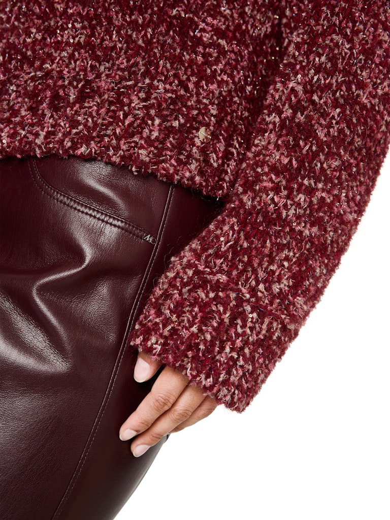 Pullover mit Wow-Effekt in bright maroon Knitted in Germany