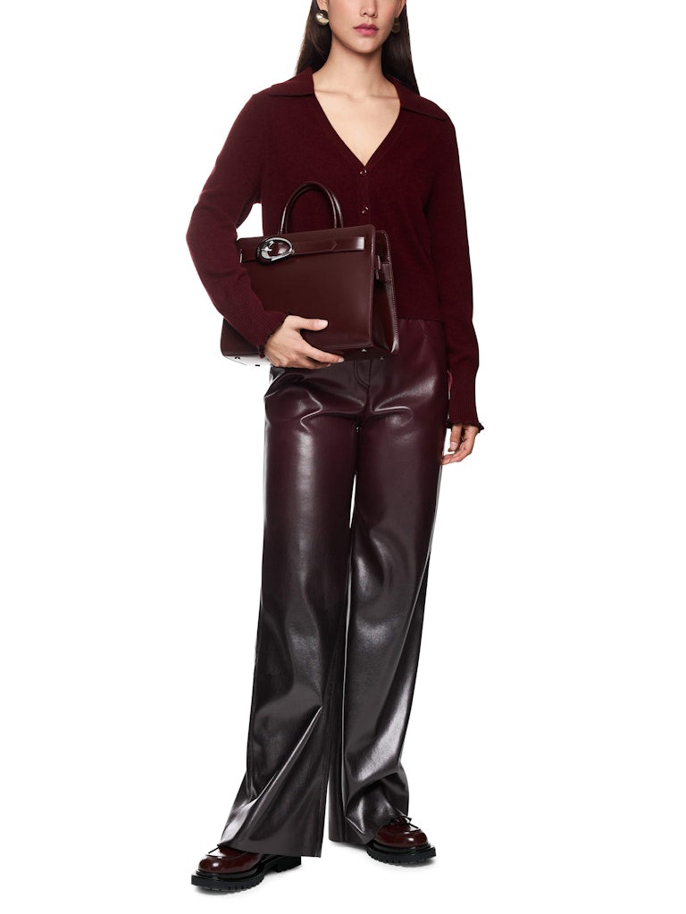 Fake-Nappa Hose in bright maroon Modell WELKOM