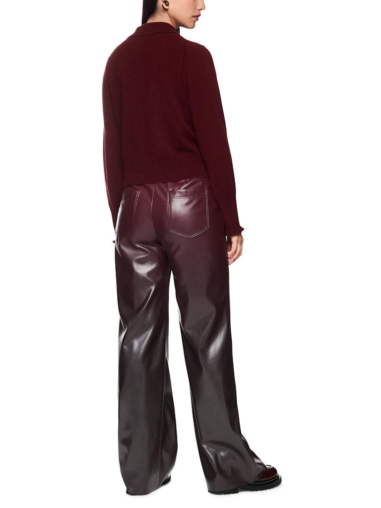 Fake-Nappa Hose in bright maroon Modell WELKOM