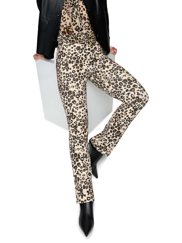 Scuba Hose im Leo-Print in soft cappuccino ModellFREDERICA