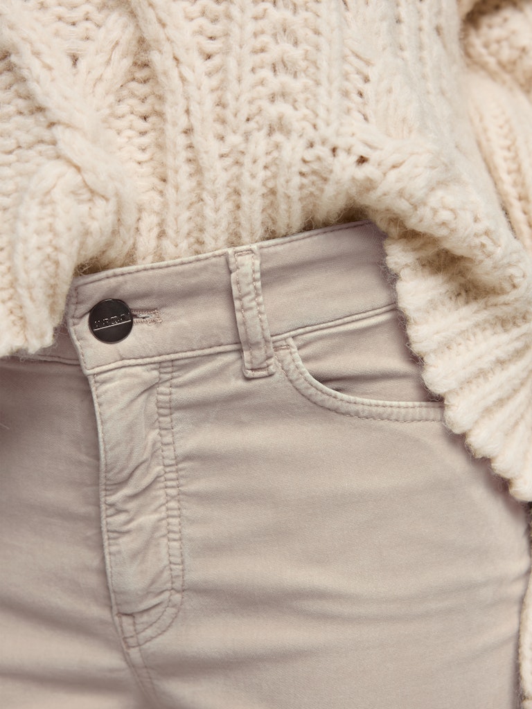 Samt Jeans in warm stone Modell SILEA