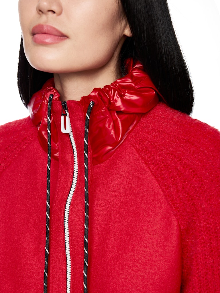 Strickjacke mit Kapuze in cranberry Knitted in Germany