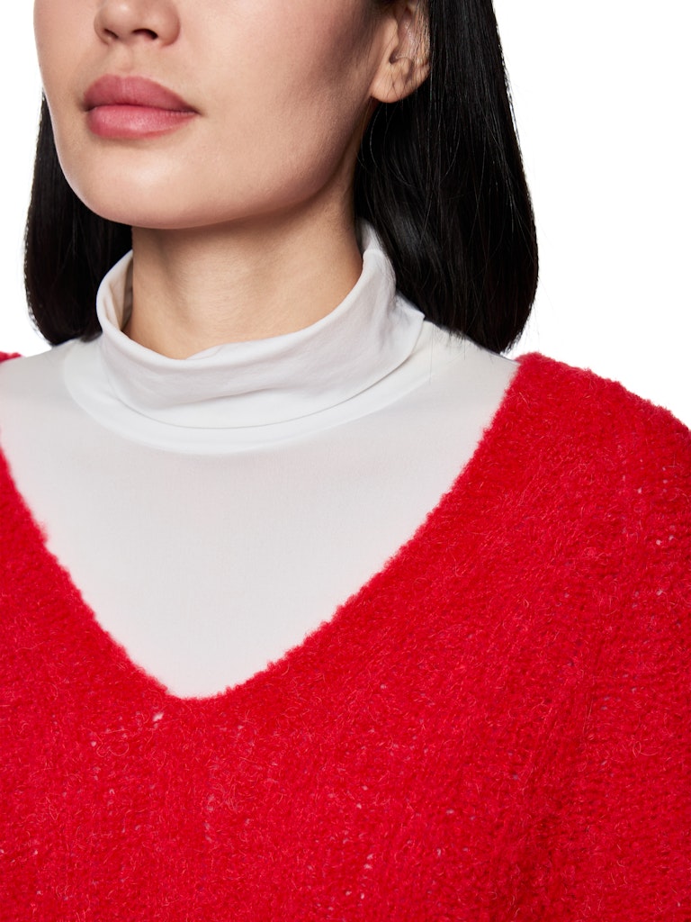 Pullover mit V-Ausschnitt in cranberry – Knitted in Germany