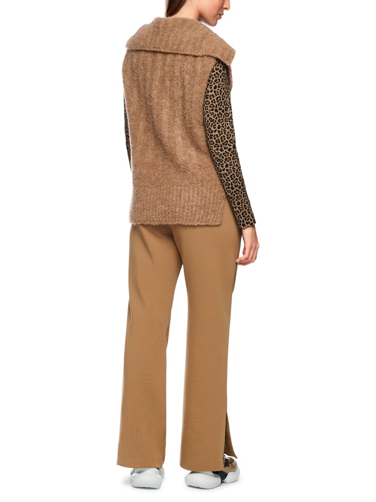 Kragen-Pullunder in milk coffee – Knitted in Germany
