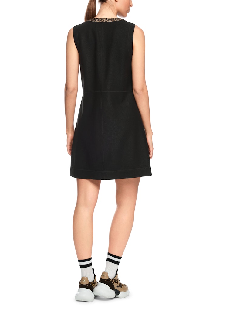 Walk-Kleid in schwarz mit Leo Details "Knitted in Germany"