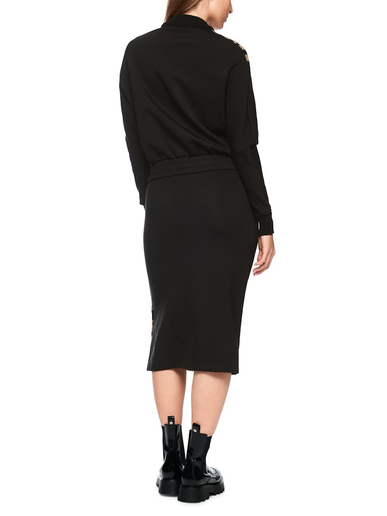 Pullover in schwarz mit Leo-Front