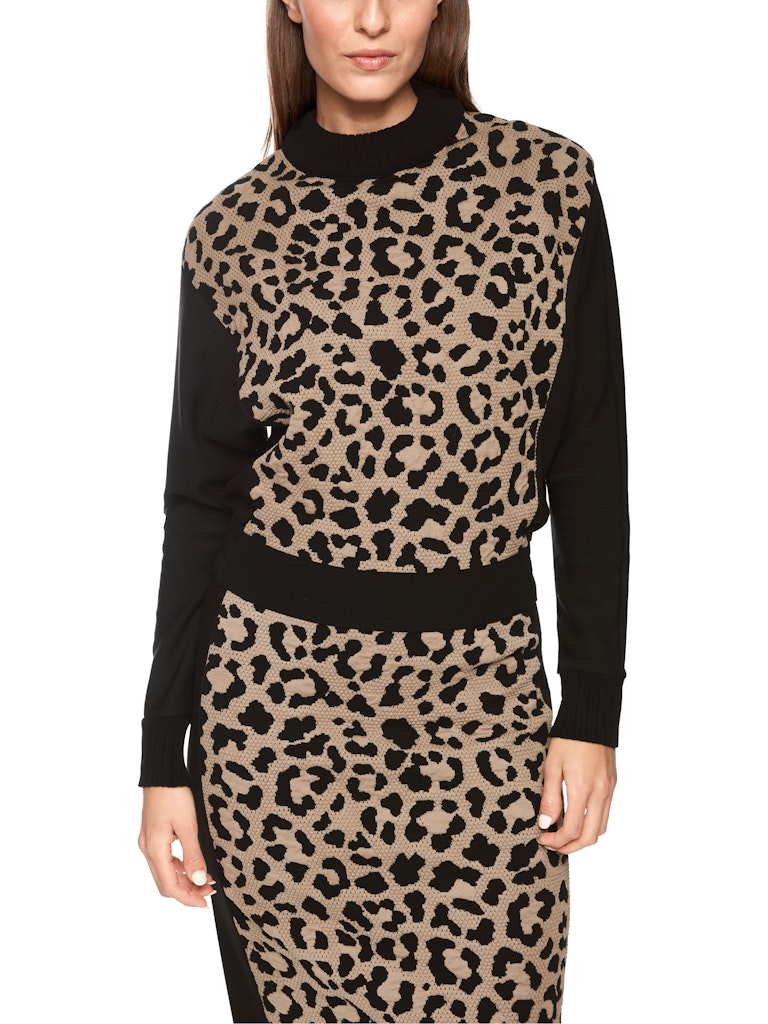 Pullover in schwarz mit Leo-Front