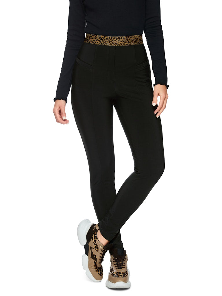 Schmale Hose im Techno-Stretch Material in schwarz Modell SOFIA